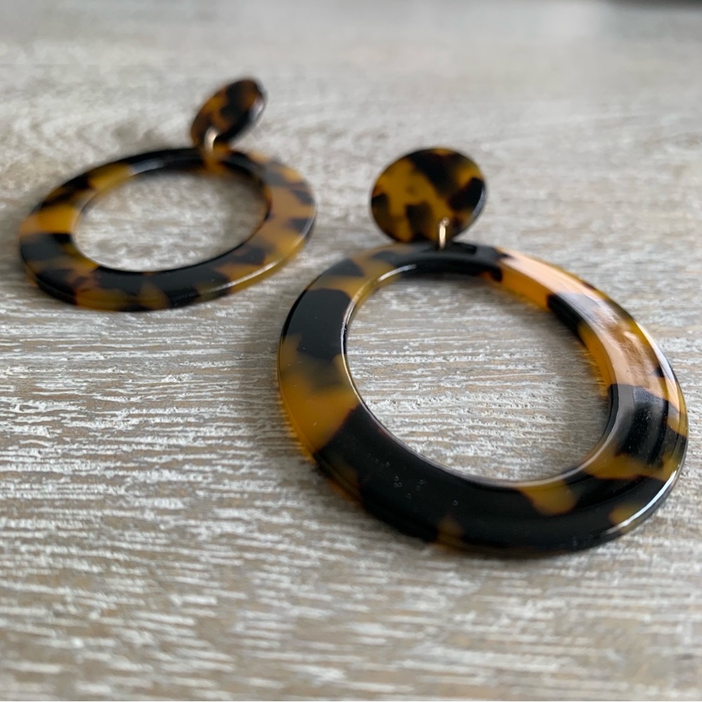 Tortoise Shell Oval Statement Earrings - image 4